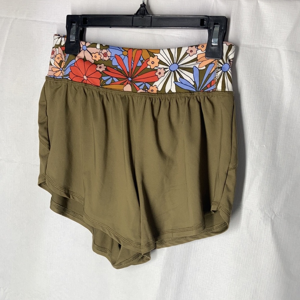 SO floral Sporty cutout top & high rise sporty short S jrs - Picture 8 of 17